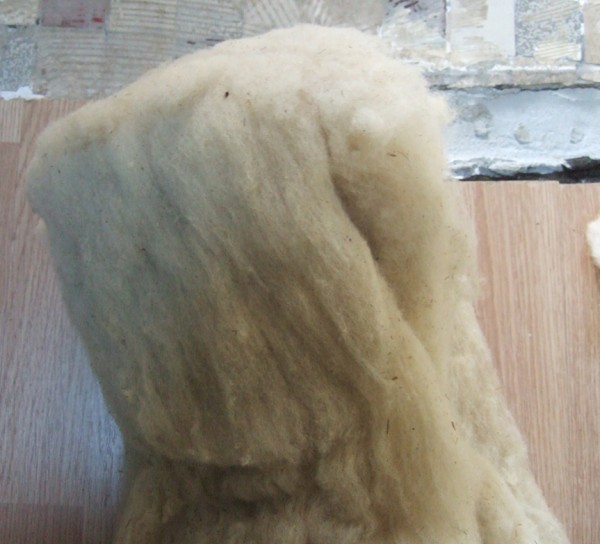 laine cardée avec paille
